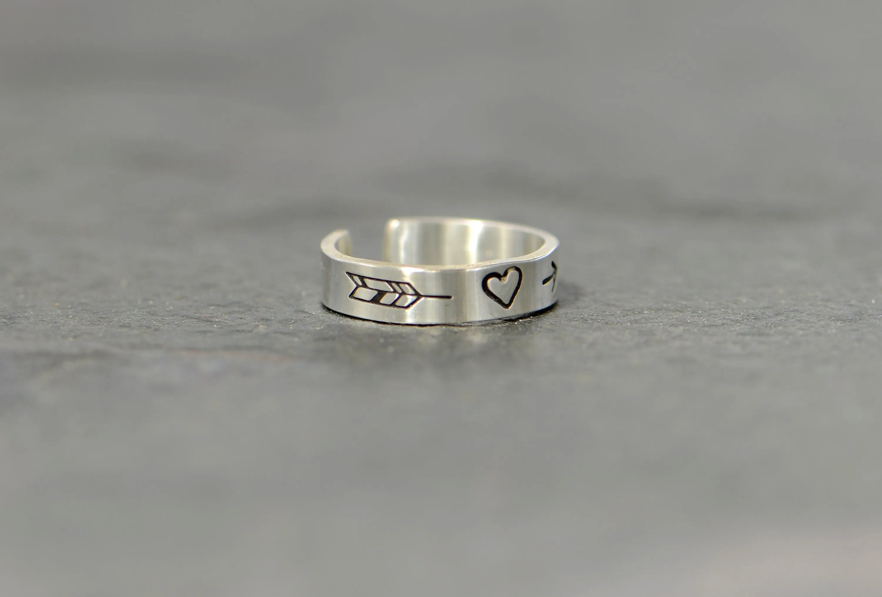 Arrow and heart sterling silver toe ring