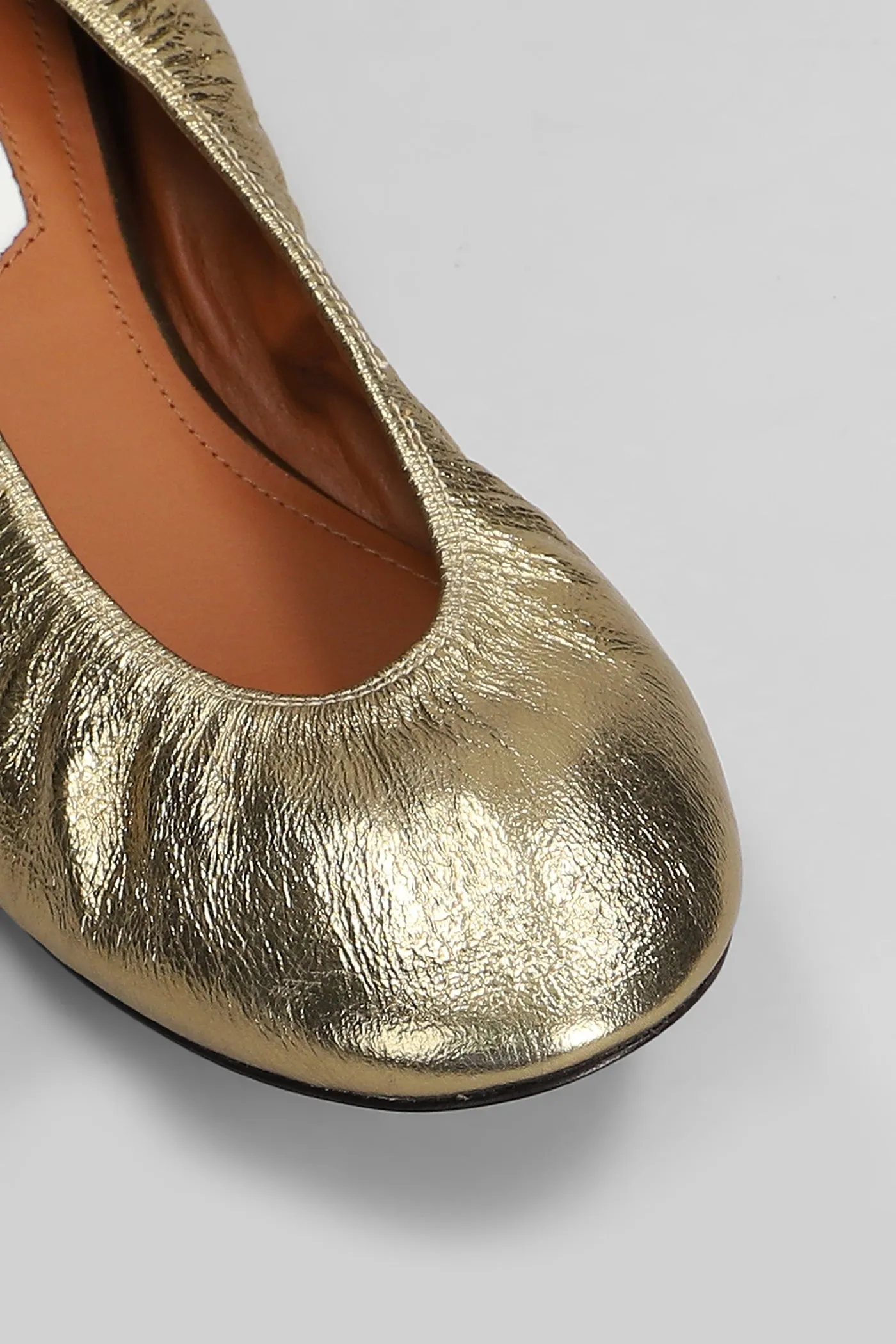 Ballet flats in gold leather
