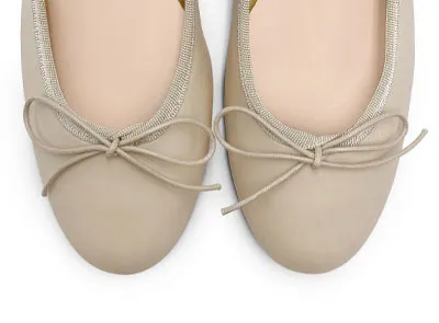 Beige leather ballet flats with heel