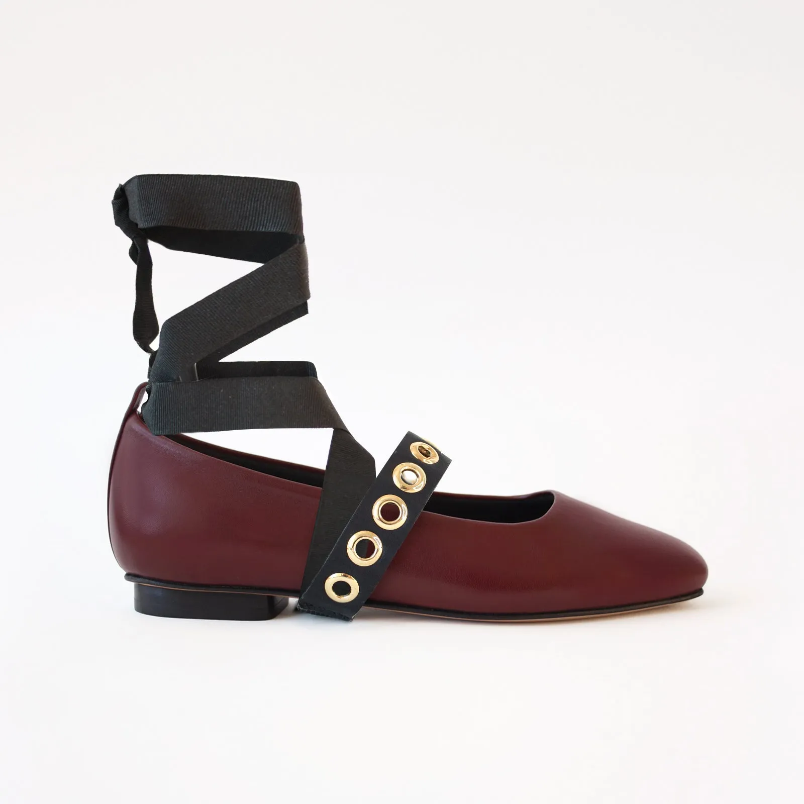 Burgundy Ballet Swap Black Ilhos