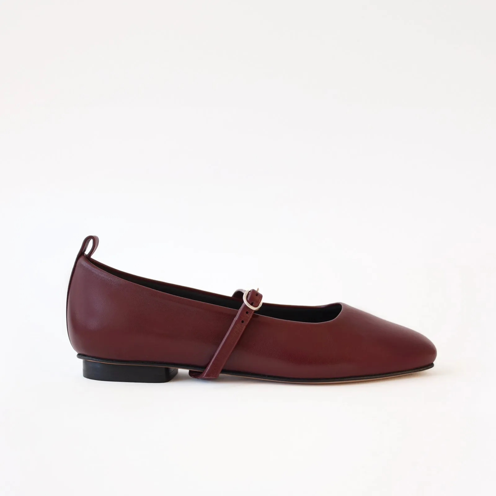 Burgundy Ballet Swap Black Ilhos