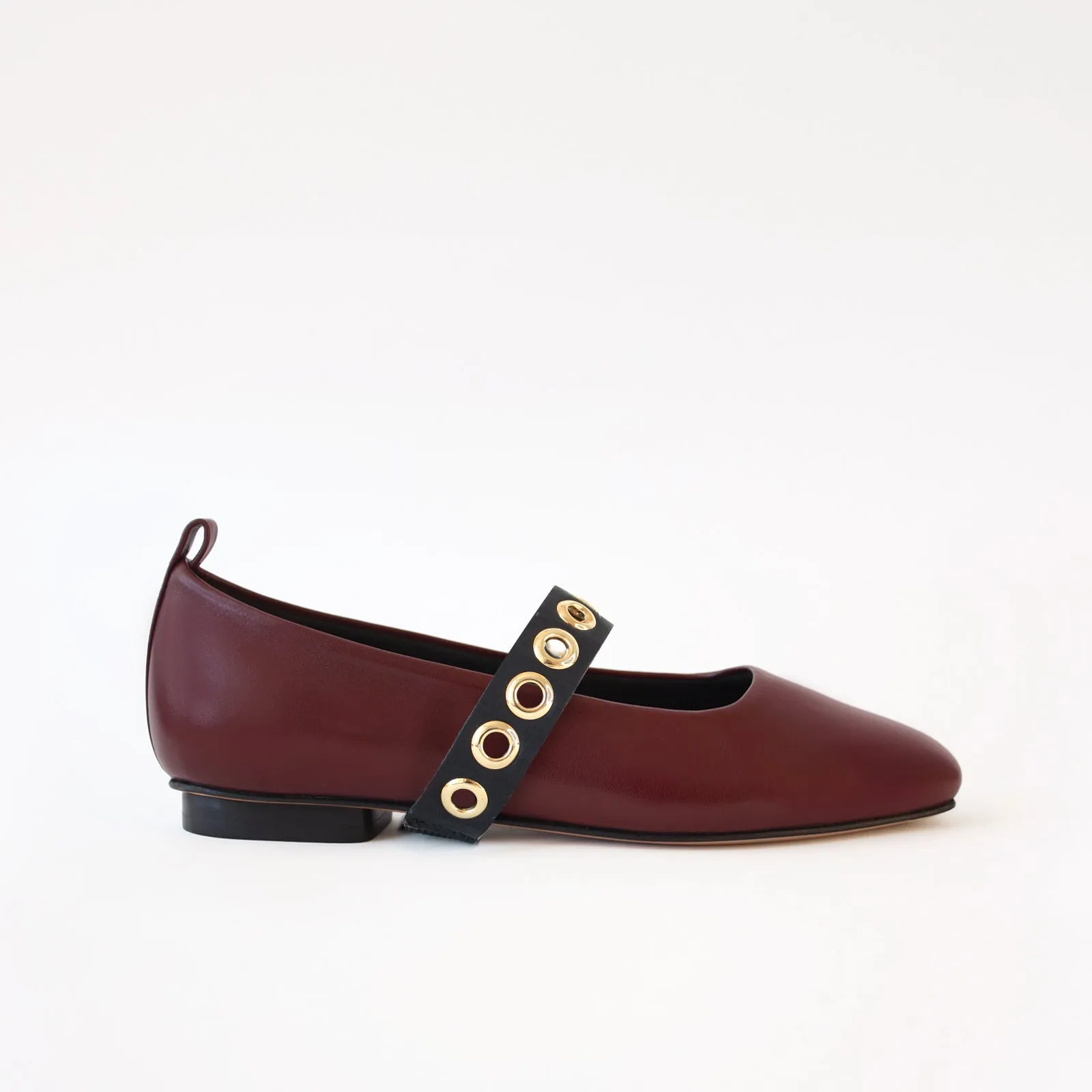 Burgundy Ballet Swap Black Ilhos