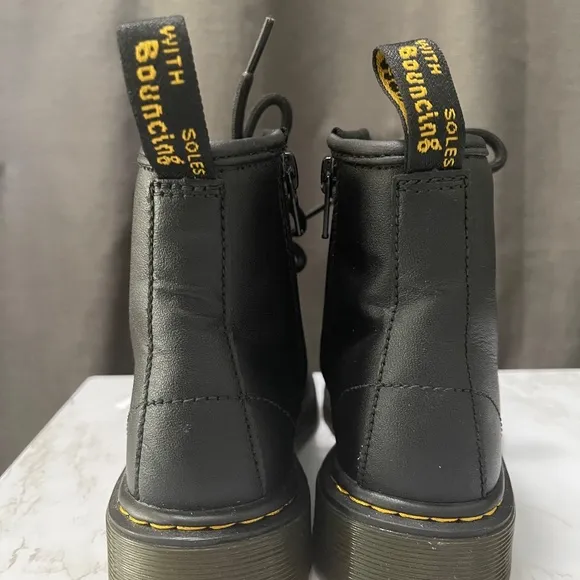 Dr Martens Kids boot kids sz 13