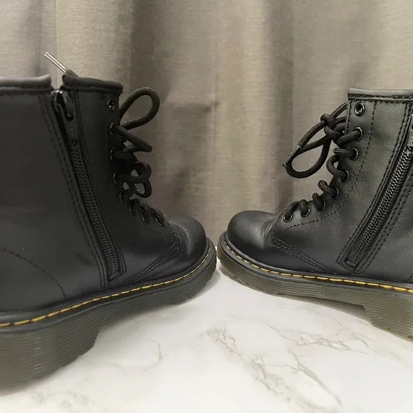 Dr Martens Kids boot kids sz 13
