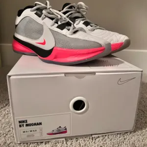 Giannis Freak 5 custom basketball shoe men’s 5 women’s 6.5