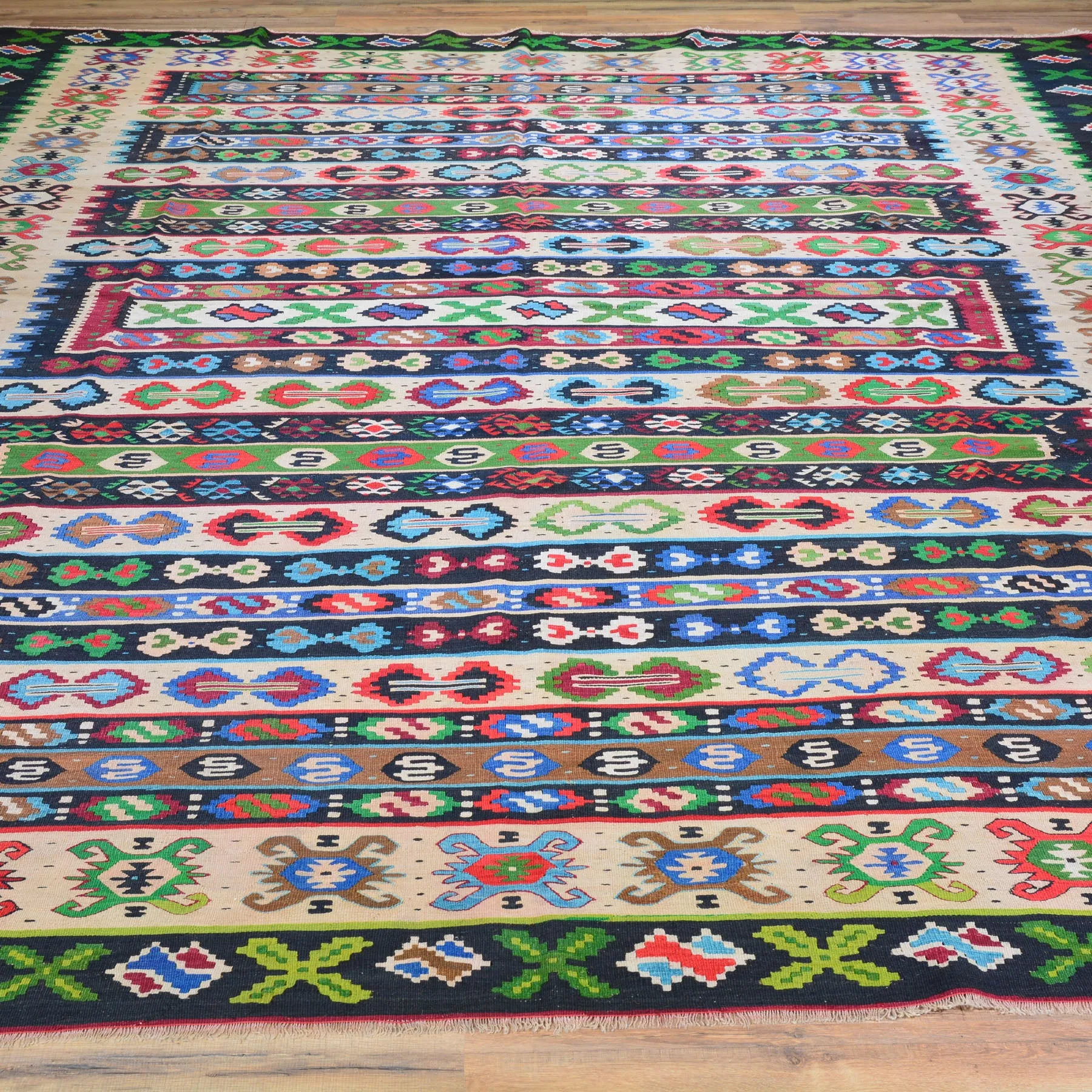 Hand-Woven Turkish Vintage Flatweave Kilim Wool Rug (Size 9.8 X 10.1) Cwral-6993
