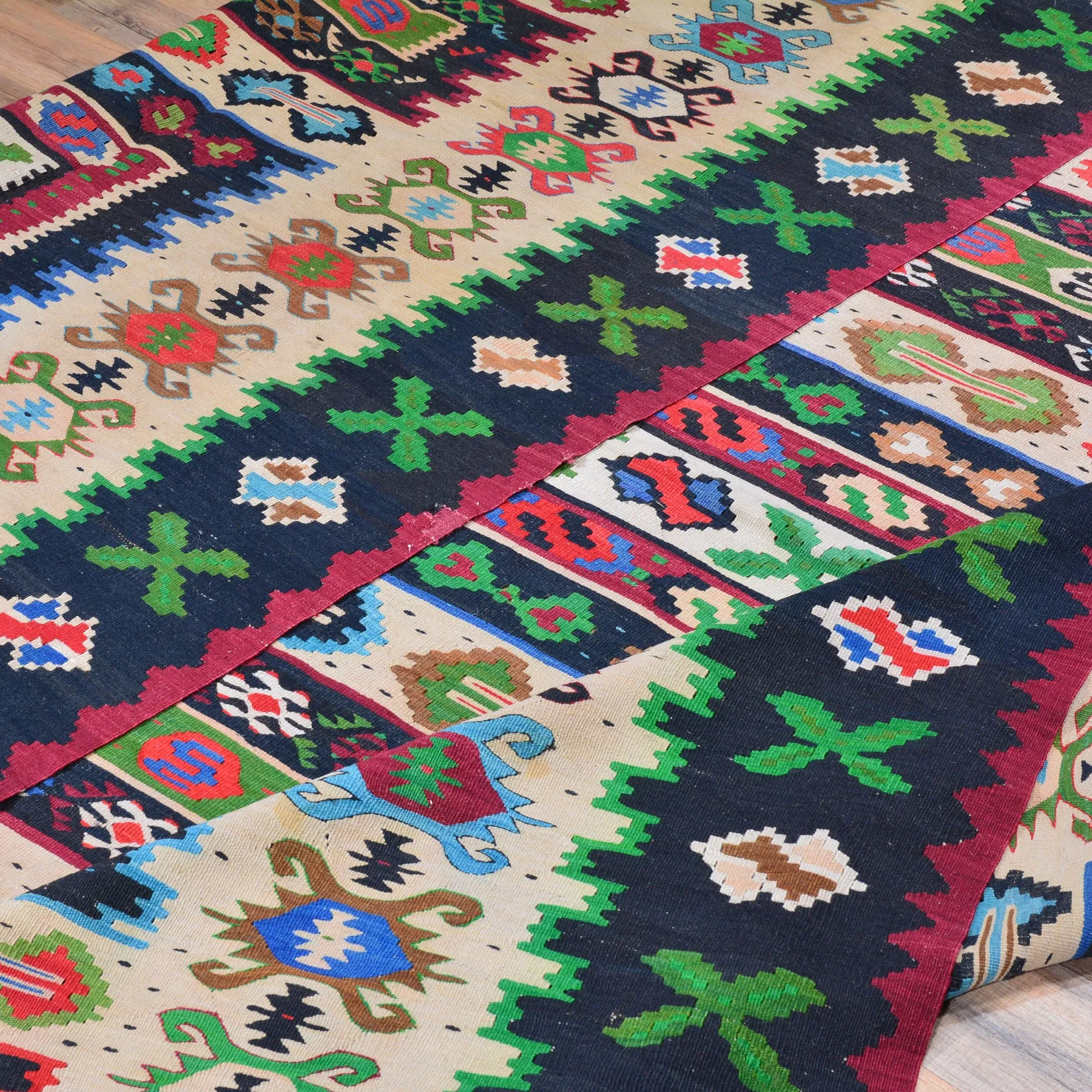 Hand-Woven Turkish Vintage Flatweave Kilim Wool Rug (Size 9.8 X 10.1) Cwral-6993