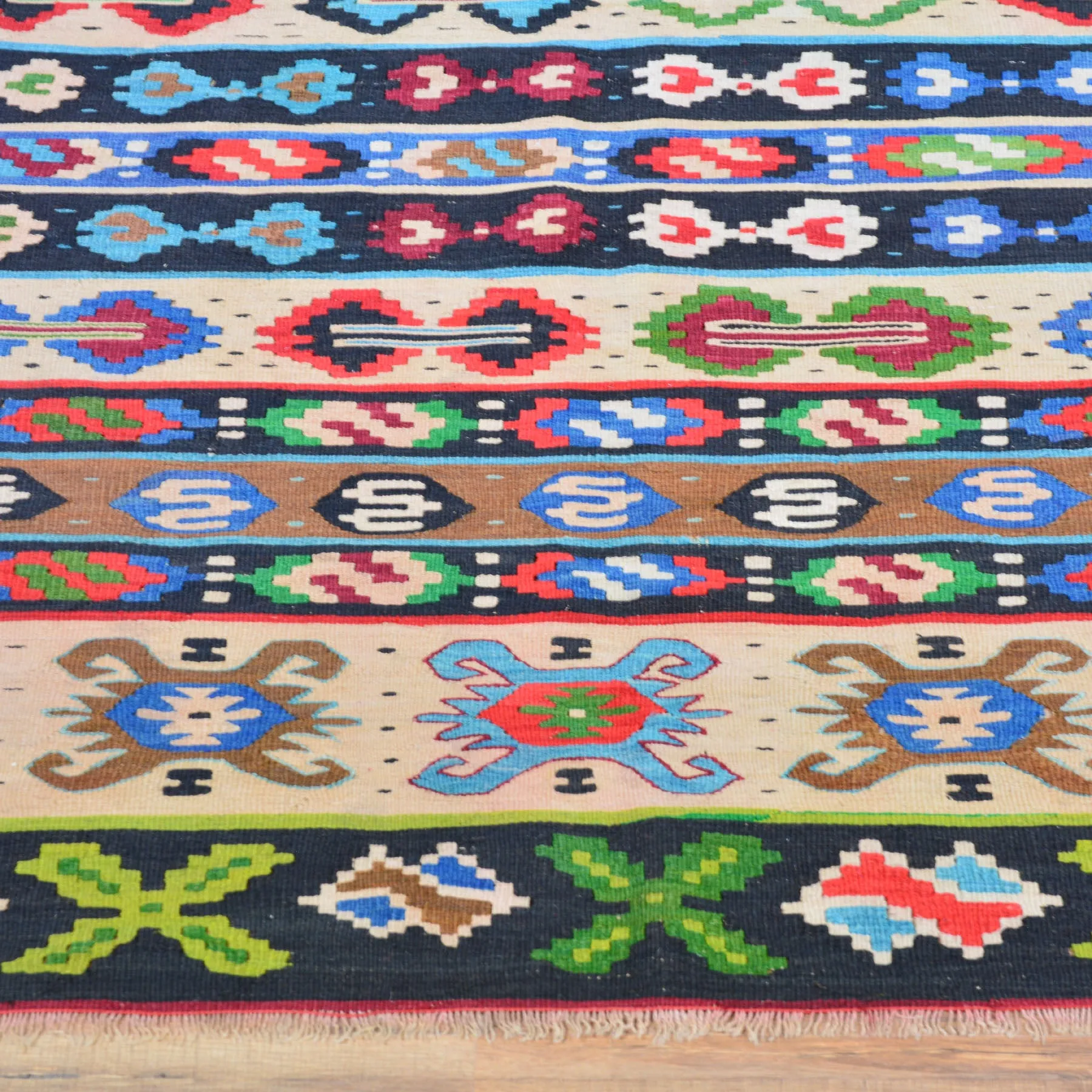 Hand-Woven Turkish Vintage Flatweave Kilim Wool Rug (Size 9.8 X 10.1) Cwral-6993