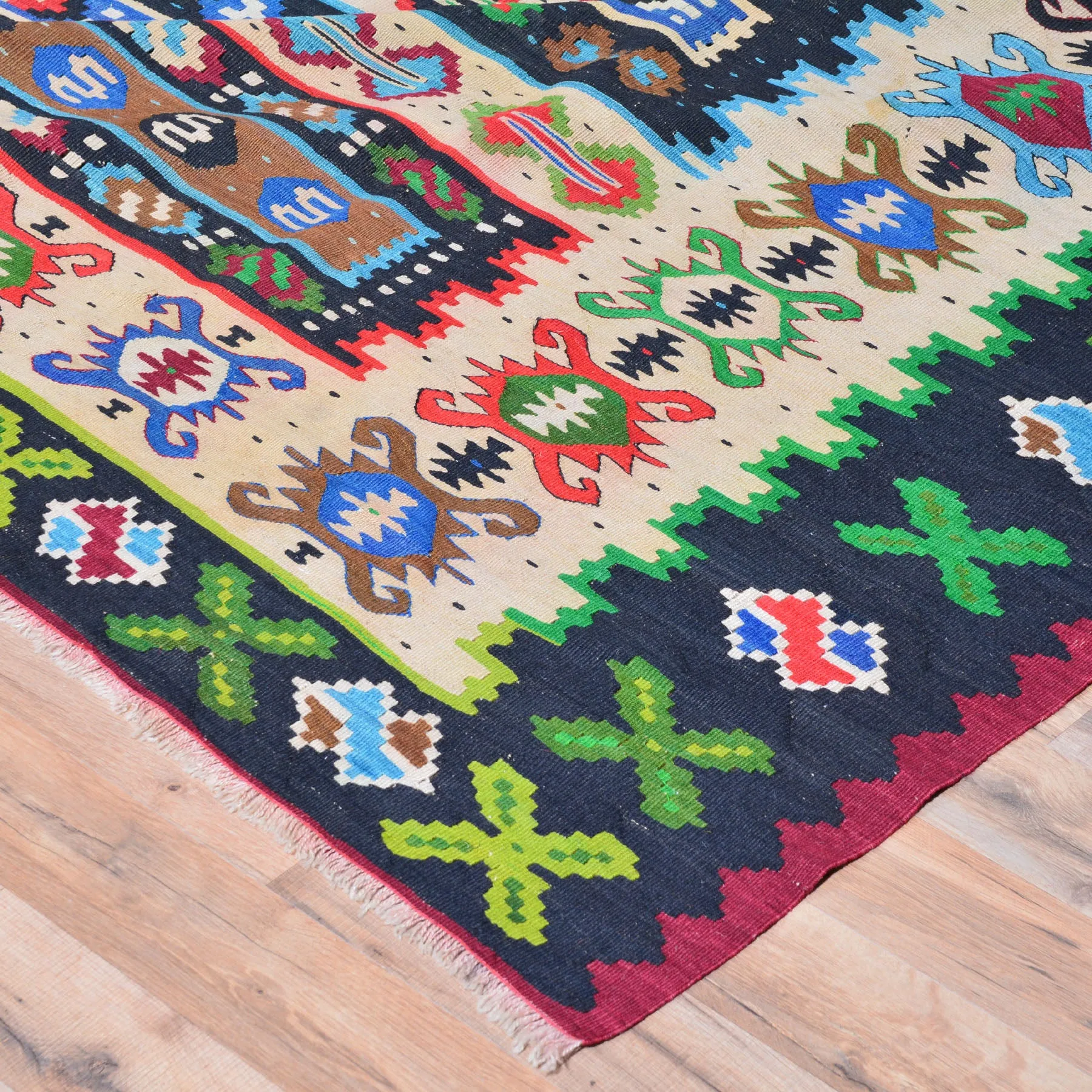 Hand-Woven Turkish Vintage Flatweave Kilim Wool Rug (Size 9.8 X 10.1) Cwral-6993