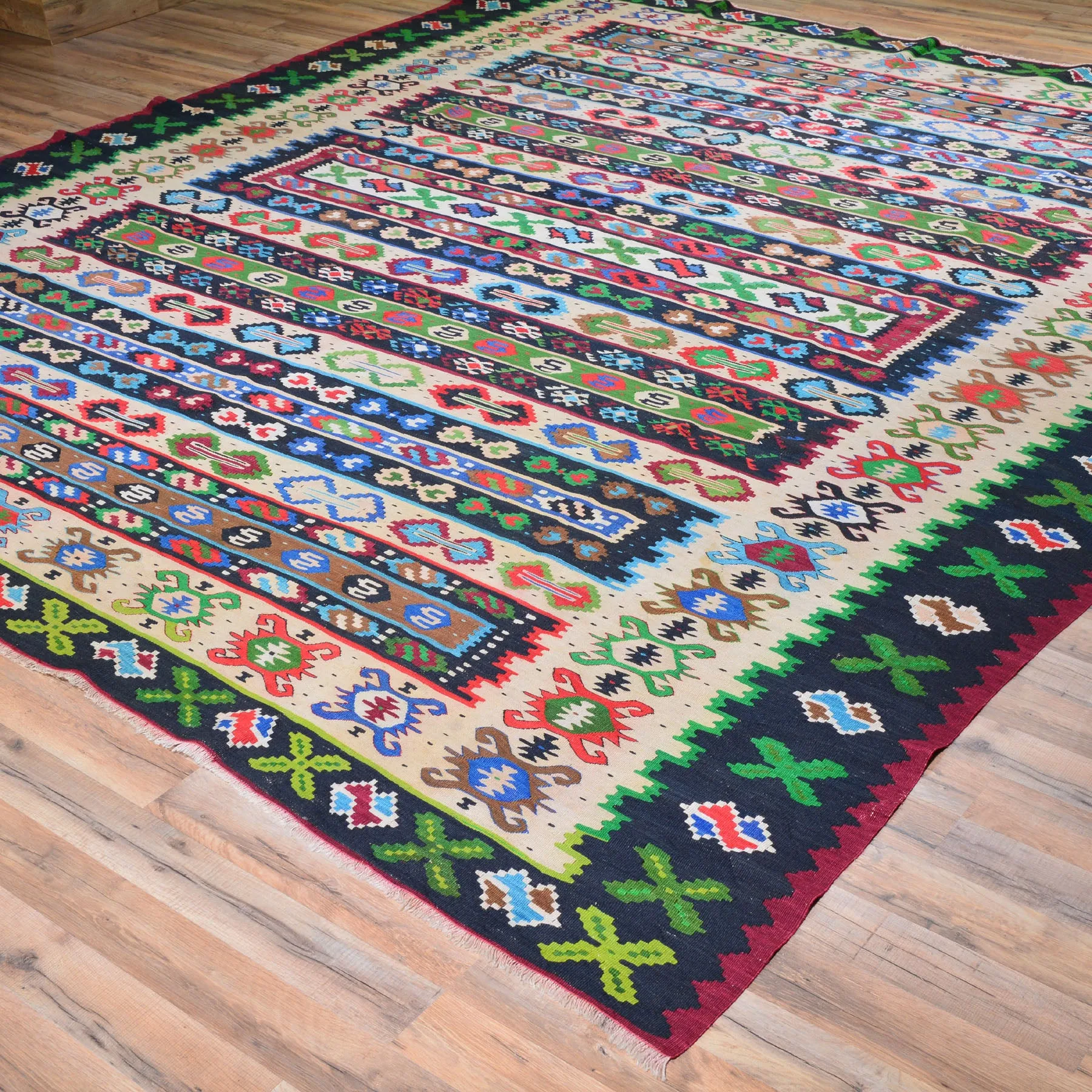 Hand-Woven Turkish Vintage Flatweave Kilim Wool Rug (Size 9.8 X 10.1) Cwral-6993