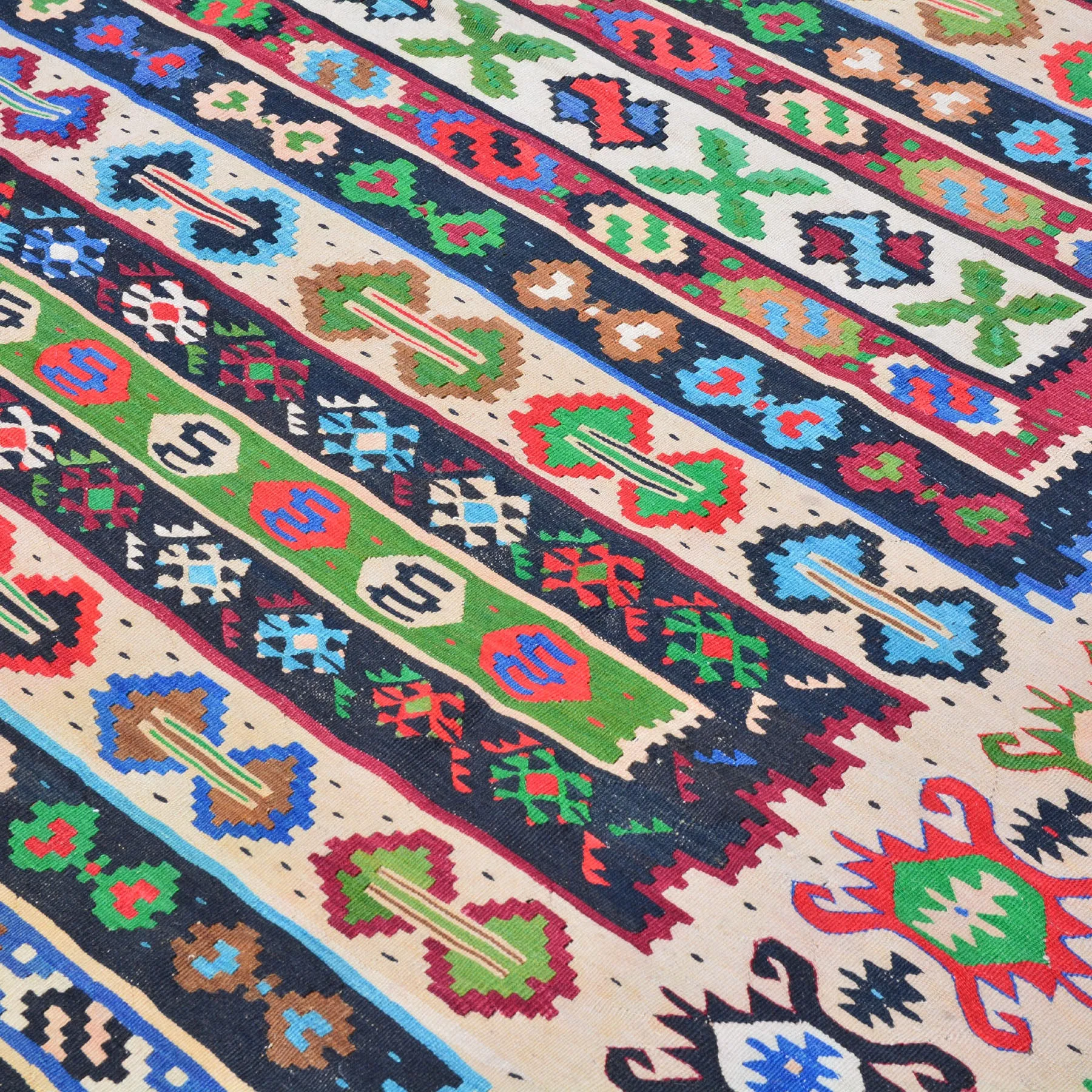 Hand-Woven Turkish Vintage Flatweave Kilim Wool Rug (Size 9.8 X 10.1) Cwral-6993