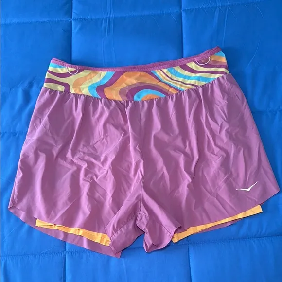Hoka 2 in 1 Skyguide Running Shorts Womens Sz XL in Beet Root!