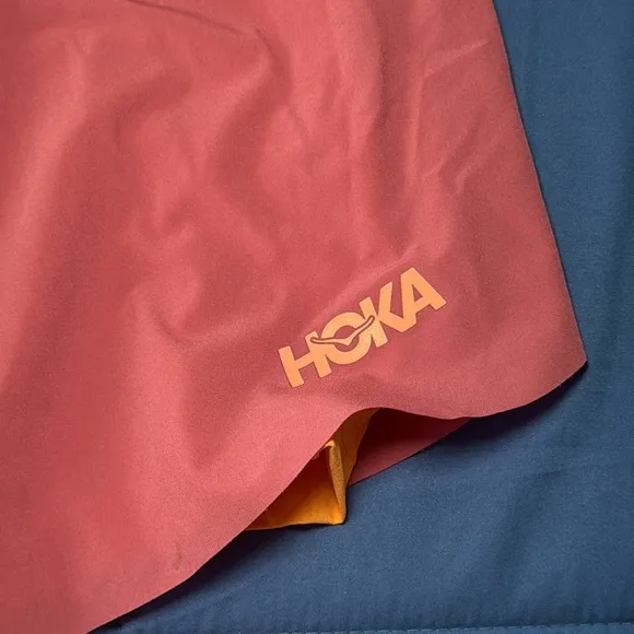 Hoka 2 in 1 Skyguide Running Shorts Womens Sz XL in Beet Root!
