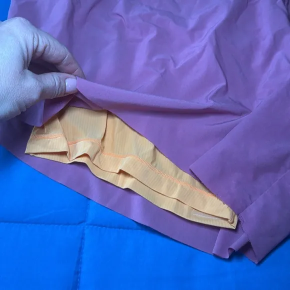 Hoka 2 in 1 Skyguide Running Shorts Womens Sz XL in Beet Root!