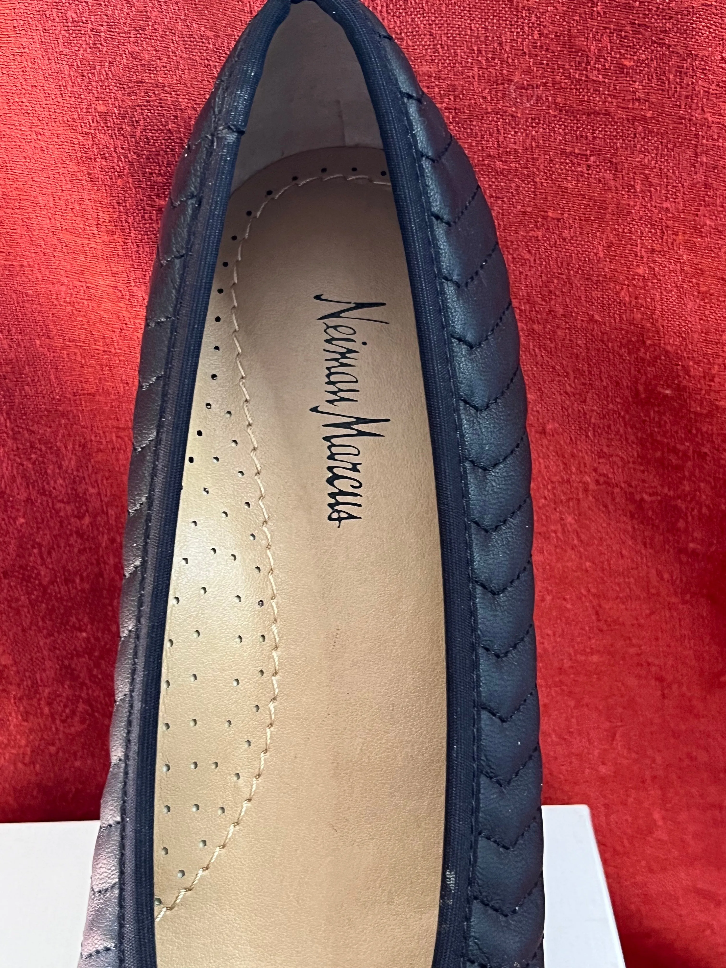 Neiman Marcus Leather Ballet Flats Size 8B-NIB