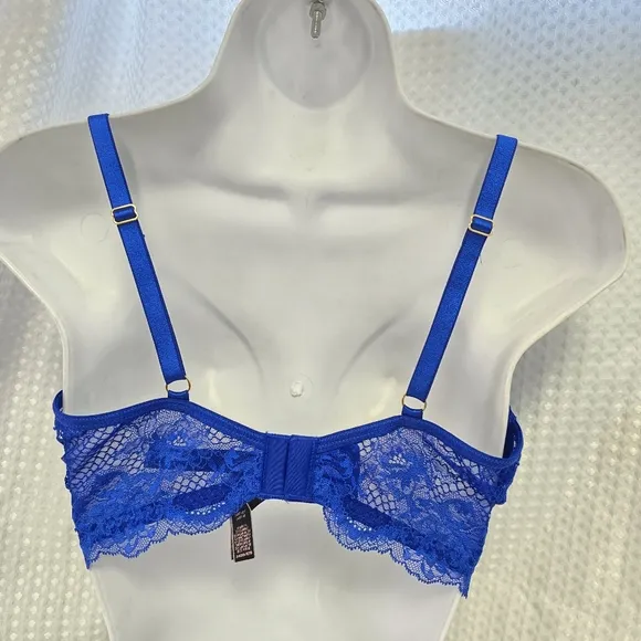 NWOT- Victoria's Secret Very Sexy Strappy Fishnet Lace Push-Up Bra 34DD