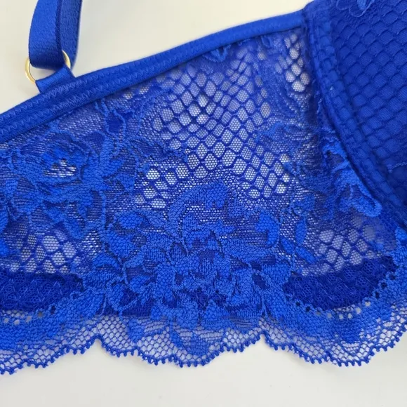 NWOT- Victoria's Secret Very Sexy Strappy Fishnet Lace Push-Up Bra 34DD