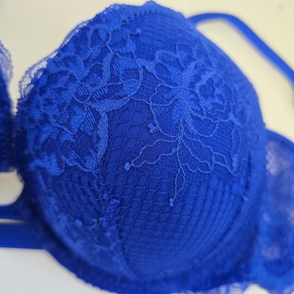 NWOT- Victoria's Secret Very Sexy Strappy Fishnet Lace Push-Up Bra 34DD