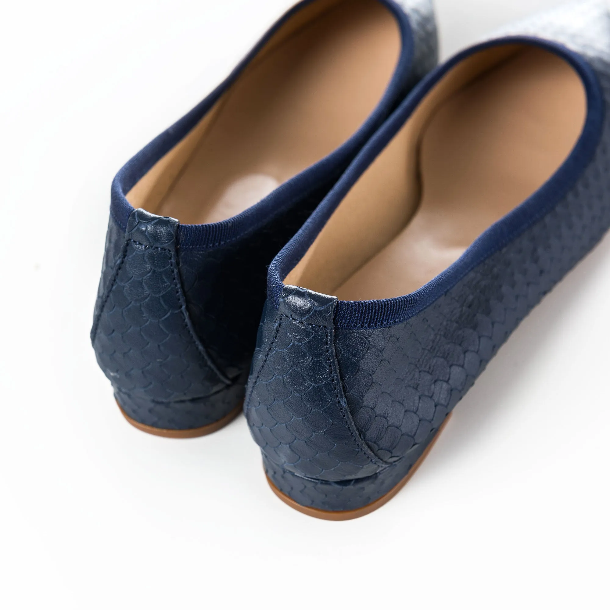 Pointed toe ballet flats blue cobra effect leather