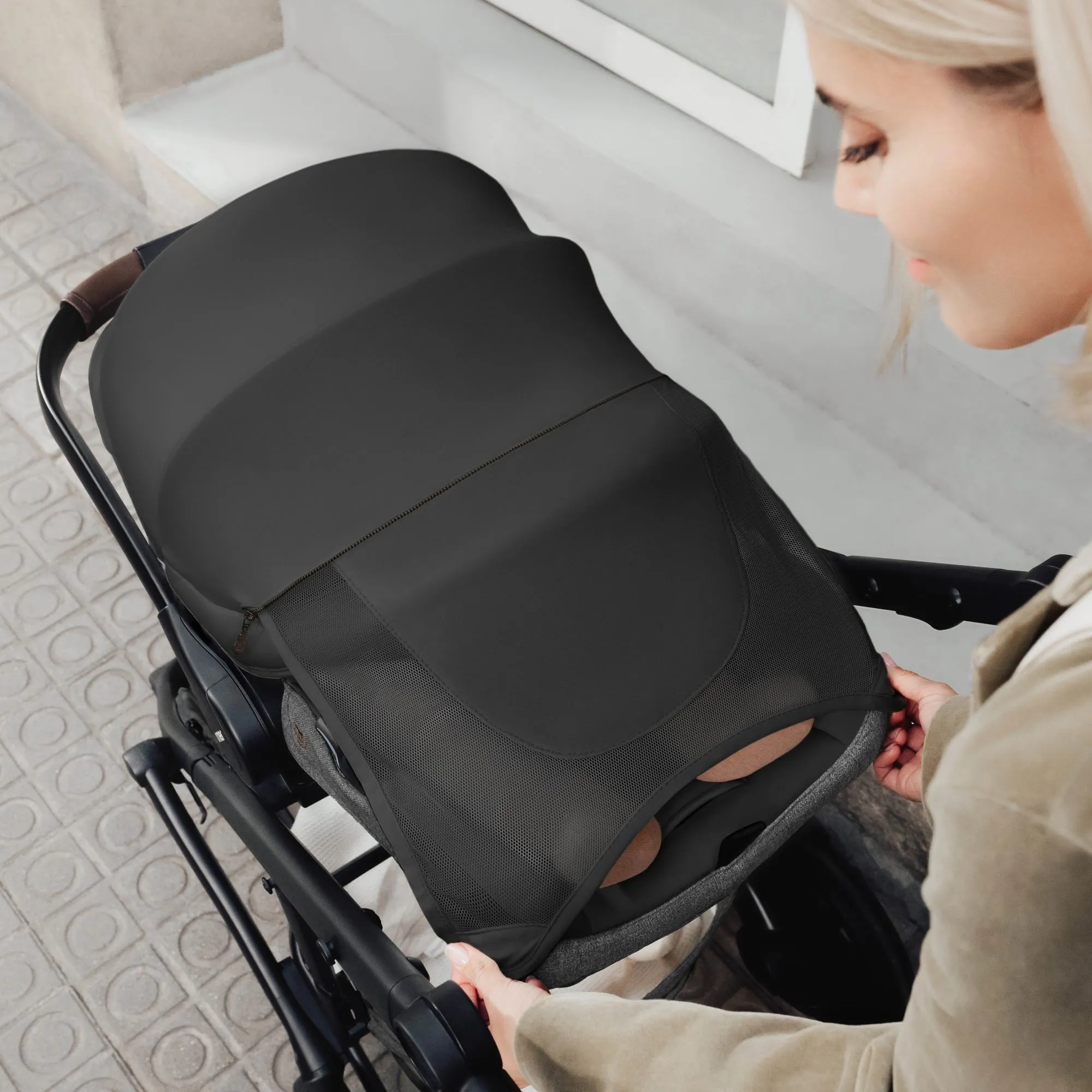 Romer Juni Infant Car Seat with Versa Base