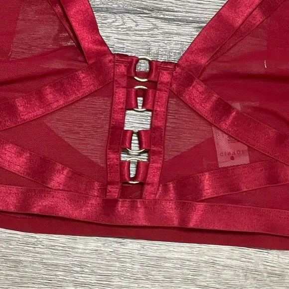 Womens Torrid Overt Strappy Mesh Wireless Bralette Red size 4 NWT