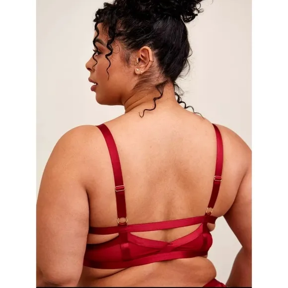 Womens Torrid Overt Strappy Mesh Wireless Bralette Red size 4 NWT